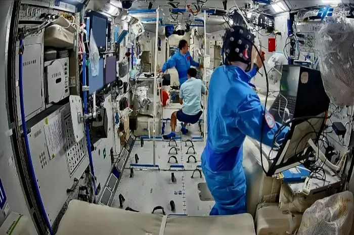 Awak Shenzhou-21 Lakukan Eksperimen Lintas Bidang di Stasiun Luar Angkasa China 1 Awak Shenzhou-21 Lakukan Eksperimen Lintas Bidang di Stasiun Luar Angkasa China