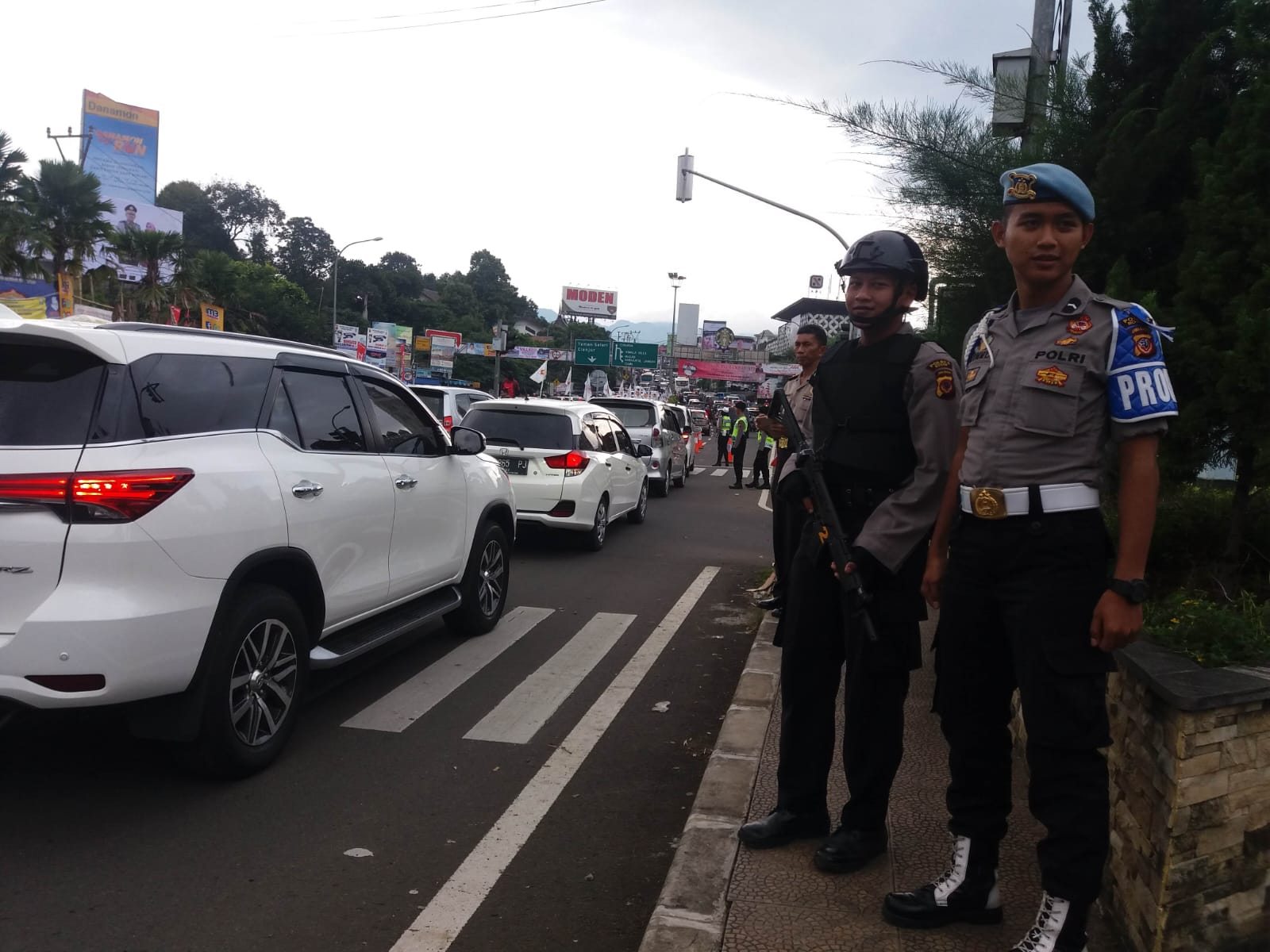 Car Free Night Malam Pergantian Tahun, Polisi Lakukan Pengamanan Berlapis di Jalur Puncak, Bogor 3 Car Free Night4