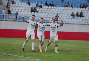 Menang Drastis dari Arema, Persita Kuntit Persib Persija di Papan Atas Klasemen 4 Menang Drastis dari Arema, Persita Kuntit Persib Persija di Papan Atas Klasemen