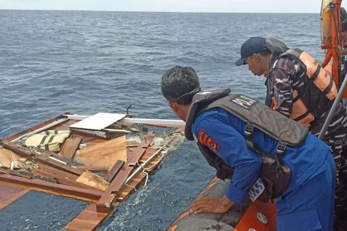 Pencarian Hari Ketiga, Pelatih Valencia dan Tiga Anaknya Belum Ditemukan di Laut Labuan Bajo 1 Pencarian Hari Ketiga, Pelatih Valencia dan Tiga Anaknya Belum Ditemukan di Laut Labuan Bajo