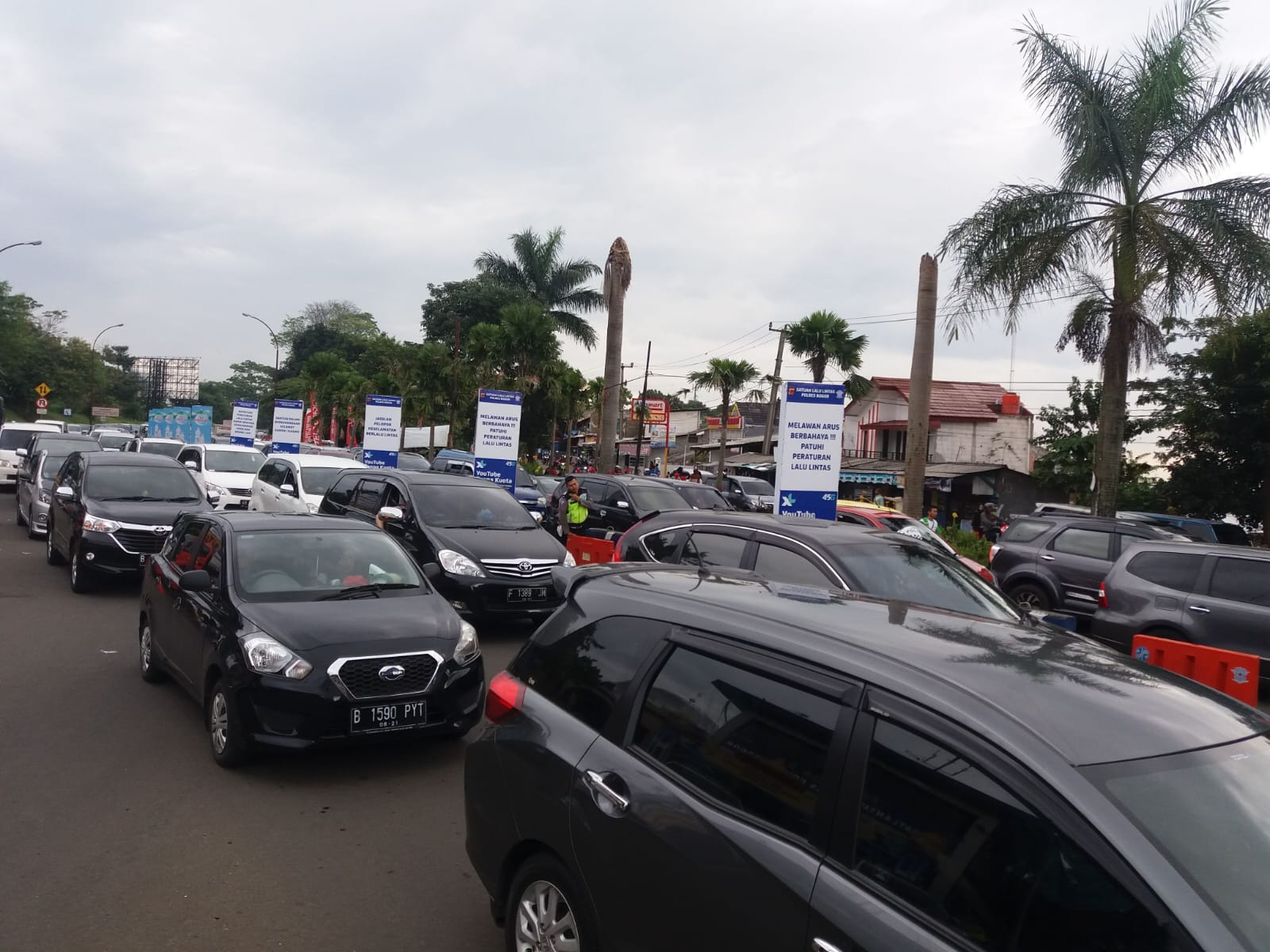 Sistem One Way Diberlakukan bagi Kendaraan dari Puncak ke Arah Jakarta, Kepadatan Terjadi di GT Ciawi dan Gadog 3 WhatsApp Image 2025 12 27 at 10.06.22