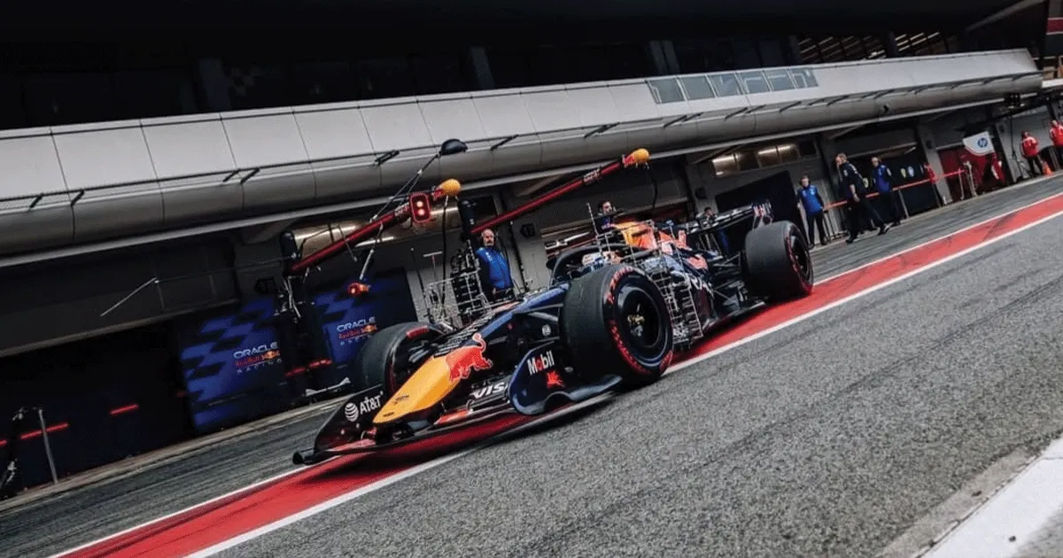 Saat Hamilton dan Verstappen Kembali, Rookie Red Bull Ini Alami Kecelakaan 1 Saat Hamilton dan Verstappen Kembali, Rookie Red Bull Ini Alami Kecelakaan