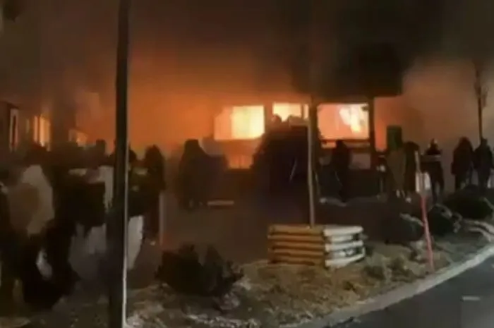 Ledakan di Bar Resor Ski Swiss Tewaskan 10 Orang, Polisi Tegaskan Bukan Aksi Teror 1 Ledakan di Bar Resor Ski Swiss Tewaskan 10 Orang, Polisi Tegaskan Bukan Aksi Teror