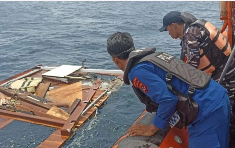 KM Putri Sakinah Tenggelam di Selat Padar, Deretan Kecelakaan Kapal Wisata Labuan Bajo Kembali Disorot 1 KM Putri Sakinah Tenggelam di Selat Padar, Deretan Kecelakaan Kapal Wisata Labuan Bajo Kembali Disorot