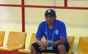 Arema FC Berduka: Asisten Pelatih Kuncoro Meninggal Dunia Usai Kolaps di Lapangan 5 Arema FC Berduka: Asisten Pelatih Kuncoro Meninggal Dunia Usai Kolaps di Lapangan