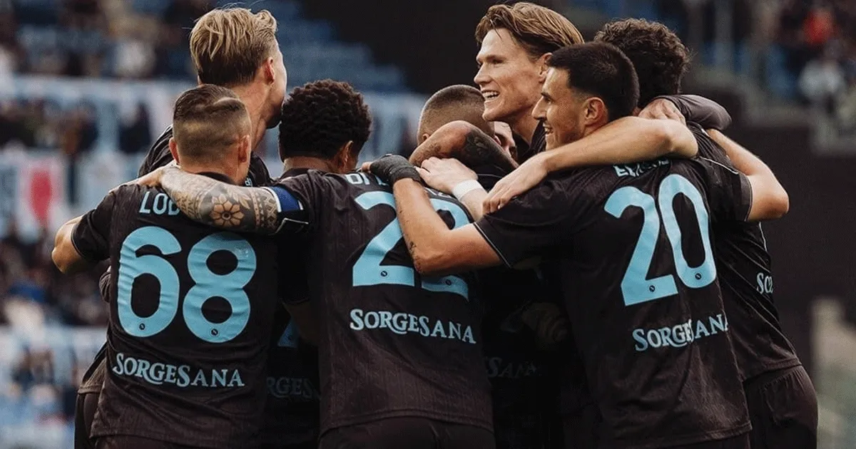 Napoli Tumbangkan Lazio di Olimpico, Roma Tergeser dari Zona Champions 1 Napoli Tumbangkan Lazio di Olimpico, Roma Tergeser dari Zona Champions