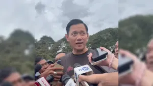 AHY Ngabuburit Sehat Bareng Dedie Rachim dan Warga di Lapangan Sempur Bogor