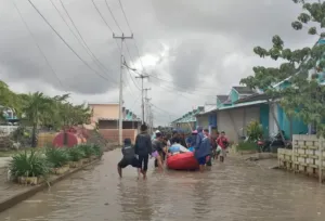 Hujan Deras Picu Banjir di Tambun Utara Bekasi, 700 KK Terdampak 7 Hujan Deras Picu Banjir di Tambun Utara Bekasi, 700 KK Terdampak