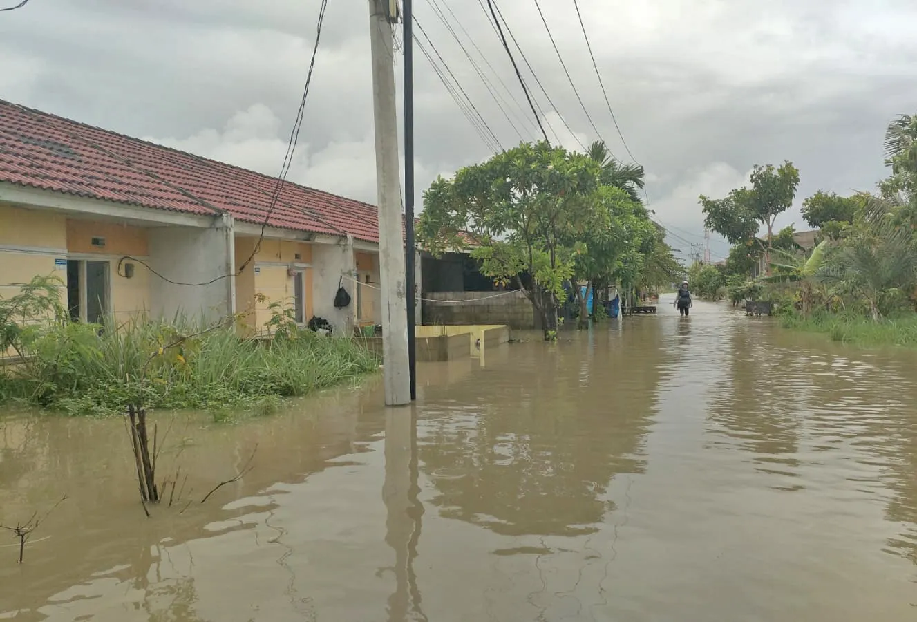 Hujan Deras Picu Banjir di Tambun Utara Bekasi, 700 KK Terdampak 2 Banjir2 1