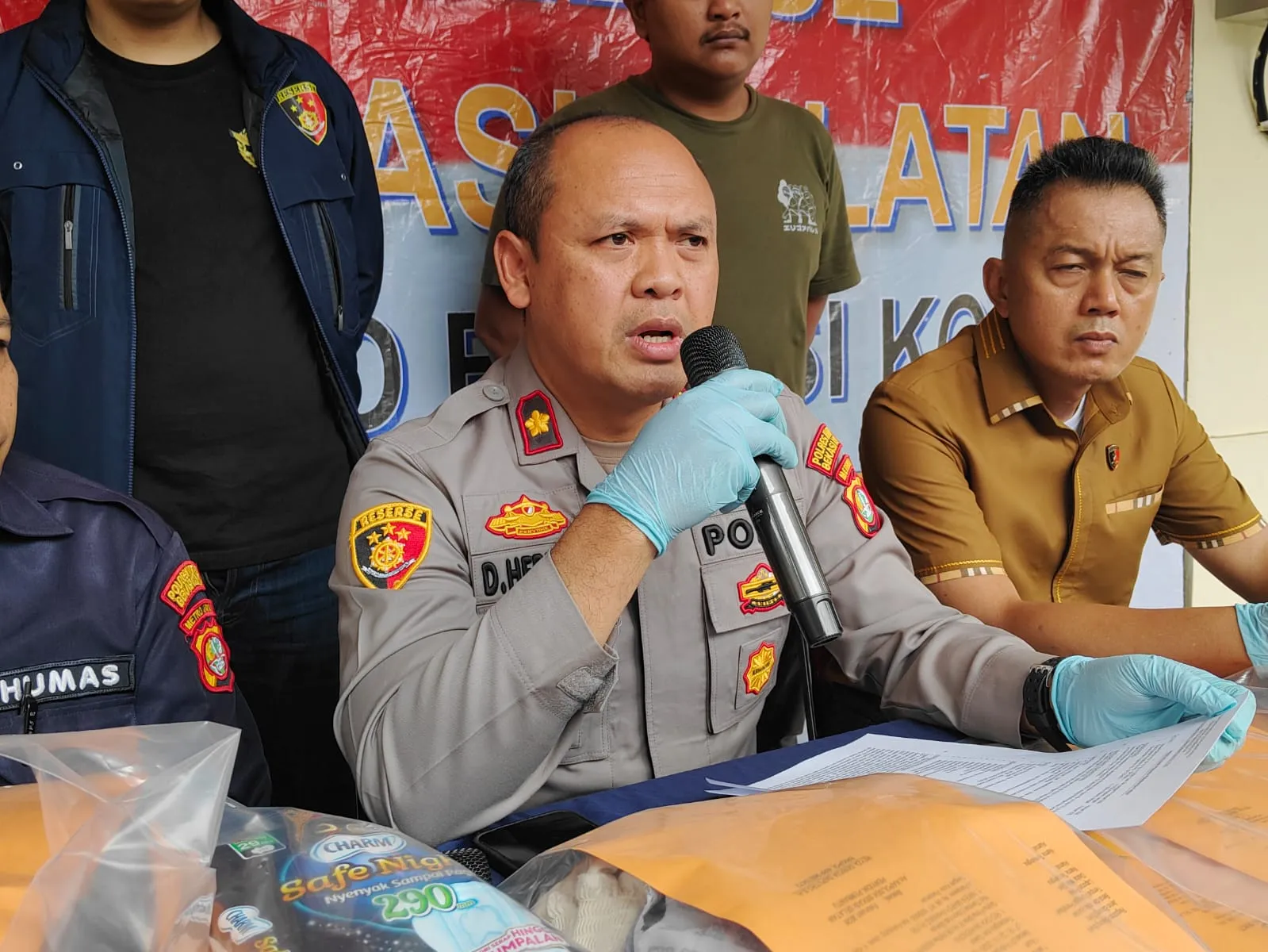 Apartemen Mutiara Geger, Pasangan Muda Melahirkan Belajar dari YouTube, Bayi Tak Terselamatkan 1 Apartemen Mutiara Geger, Pasangan Muda Melahirkan Belajar dari YouTube, Bayi Tak Terselamatkan