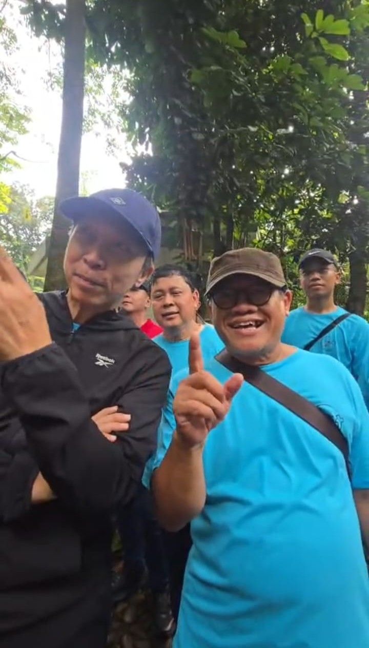 Wali Kota Bogor dan Ketua Komisi I DPRD Kota Bogor Melihat Bunga Bangkai yang Mekar di KRB 2 Kebun Raya Bogor2