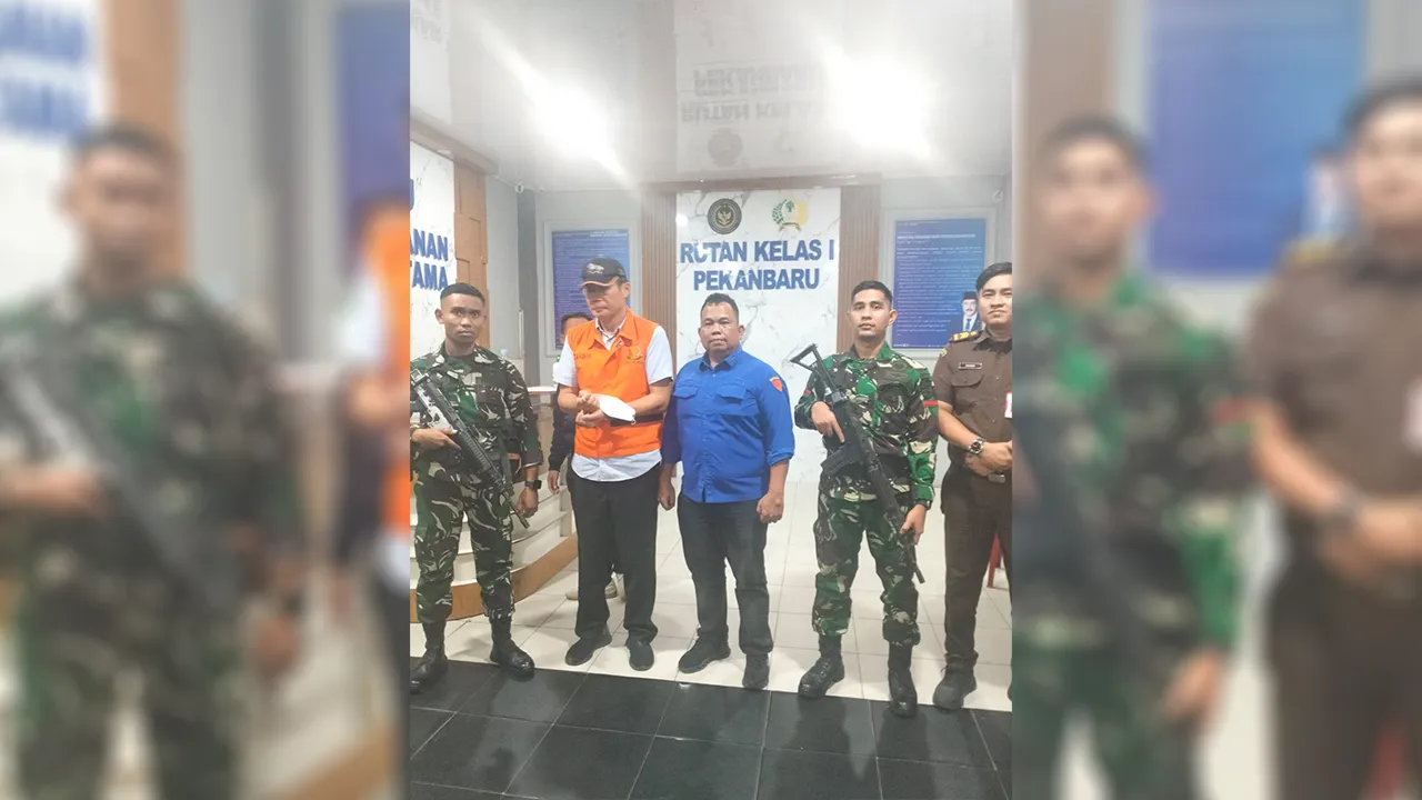 Rugikan Negara Puluhan Miliar, Kejati Riau Tahan Dirut PT Tengganau Mandiri Lestari 1 Rugikan Negara Puluhan Miliar, Kejati Riau Tahan Dirut PT Tengganau Mandiri Lestari