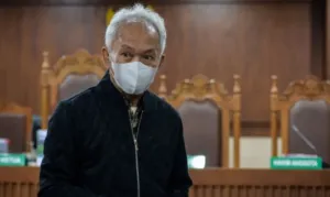 Eks Direktur Umum Pertamina Divonis 1,5 Tahun Penjara, Kasus Lahan PET Rugikan Negara Rp348 Miliar 4 Eks Direktur Umum Pertamina Divonis 1,5 Tahun Penjara, Kasus Lahan PET Rugikan Negara Rp348 Miliar