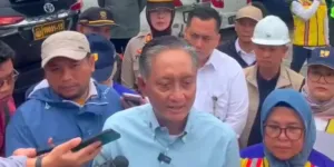 Menteri PU Dody Hanggodo Tinjau Betonisasi Jalan Nasional di Kemang Bogor Jelang Lebaran 8 Menteri PU Dody Hanggodo Tinjau Betonisasi Jalan Nasional di Kemang Bogor Jelang Lebaran