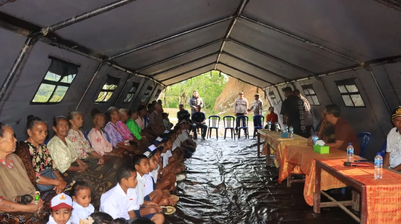 Wakapolda NTT Salurkan Bantuan Pendidikan ke SMP Negeri 48 Sa Ate Gaikiu 2 NTT2 1