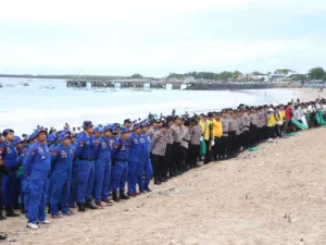 Ribuan Relawan Gelar Aksi Bersih-bersih Pantai Kedonganan Bali