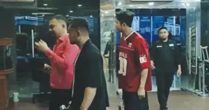 Visa Liburan Dibuat Kerja? DJ dan Dancer Asing Ini Digerebek Imigrasi Saat Konser 5 Visa Liburan Dibuat Kerja? DJ dan Dancer Asing Ini Digerebek Imigrasi Saat Konser