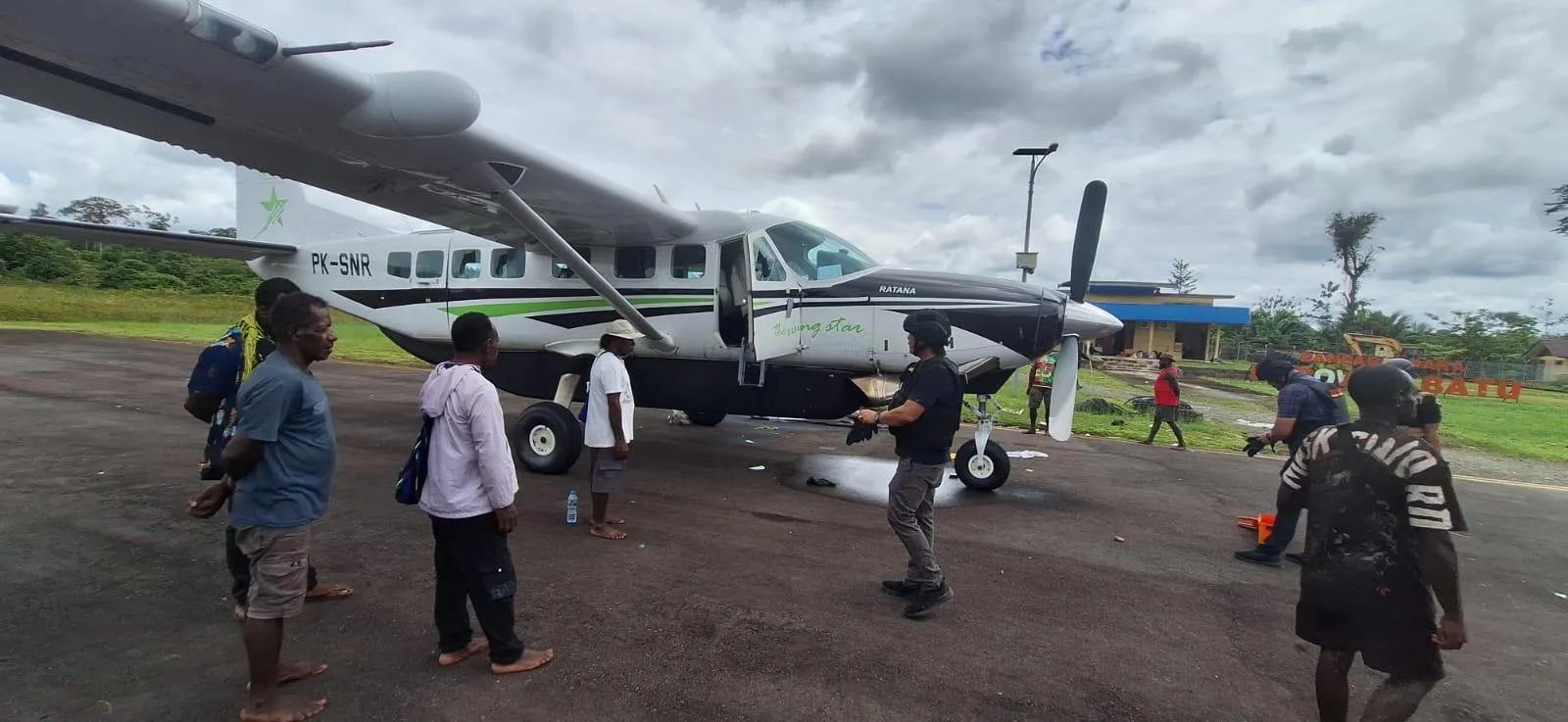 Olah TKP Ungkap Detik-detik Mencekam 20 Anggota KKB Tembaki Pesawat Smart Air saat Bersiap Terbang 2 Smart Air2