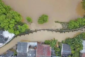 Gawat! 71 Tanggul di Bekasi Rawan Jebol, Warga Utara Terancam Banjir 1 Meter