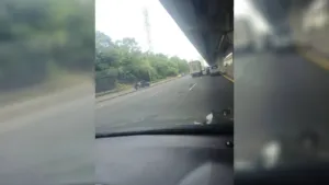 Tol Cikampek Memprihatinkan, Lubang Menganga dan Batu Berserakan, Pengendara Waswas