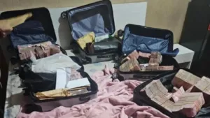 Terkuak! Rp5 Miliar dalam Lima Koper Diduga Uang "Main Mata" Bea Cukai 6 Terkuak! Rp5 Miliar dalam Lima Koper Diduga Uang "Main Mata" Bea Cukai