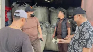 Penyidik Pidsus Kejati Babel Amankan Puluhan Ton Timah Ilegal 5 Penyidik Pidsus Kejati Babel Amankan Puluhan Ton Timah Ilegal