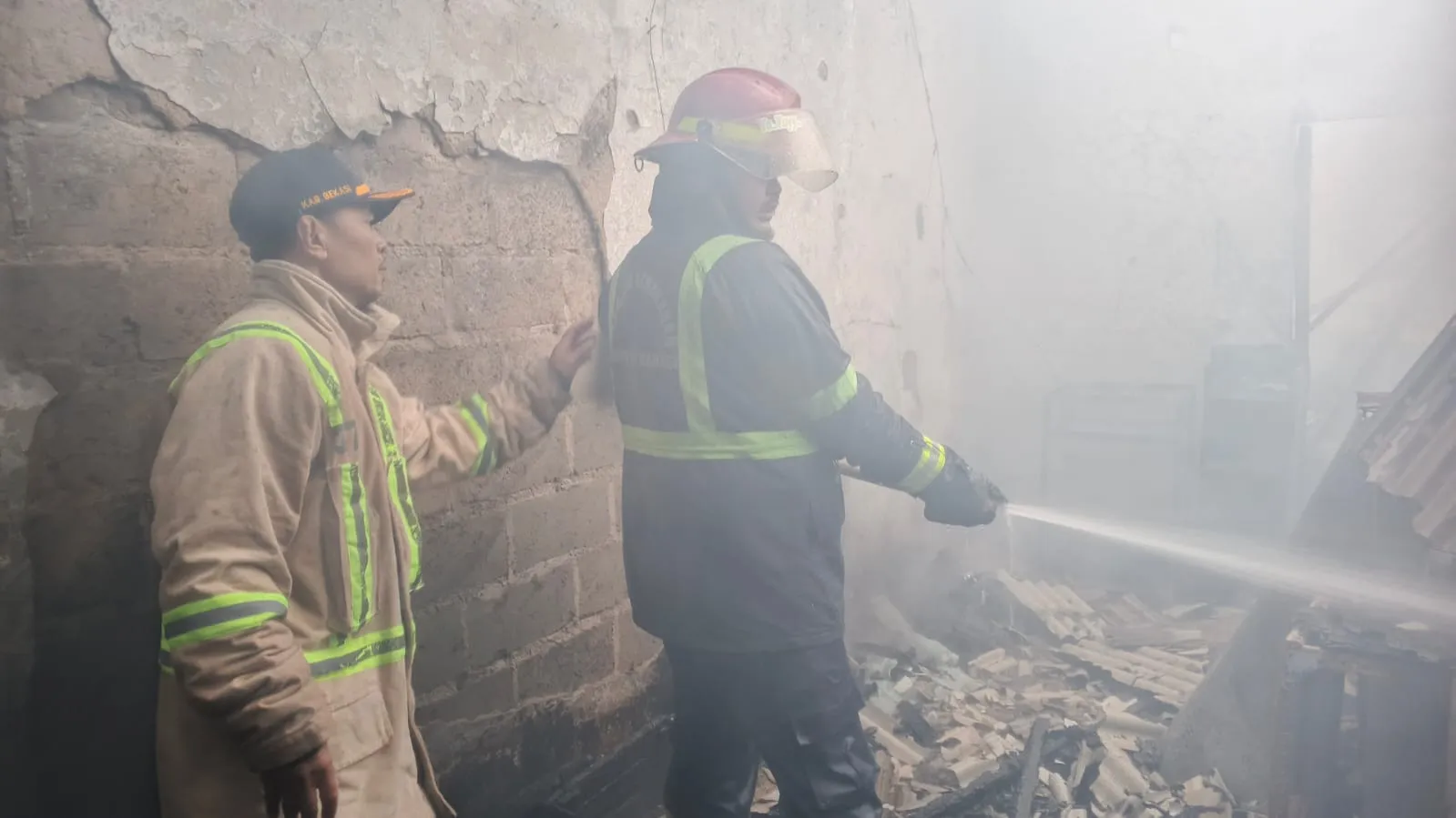 Kontrakan Terbakar di Tambun Utara Bekasi, Penghuni Tewas Terjebak Api 1 Kontrakan Terbakar di Tambun Utara Bekasi, Penghuni Tewas Terjebak Api