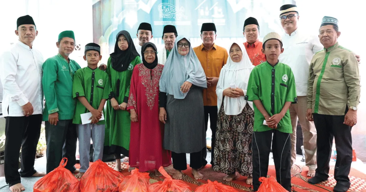 Bupati Tangerang Salurkan Bantuan Yatim di Yayasan Himpul Darusaadah 2 bupati T 1