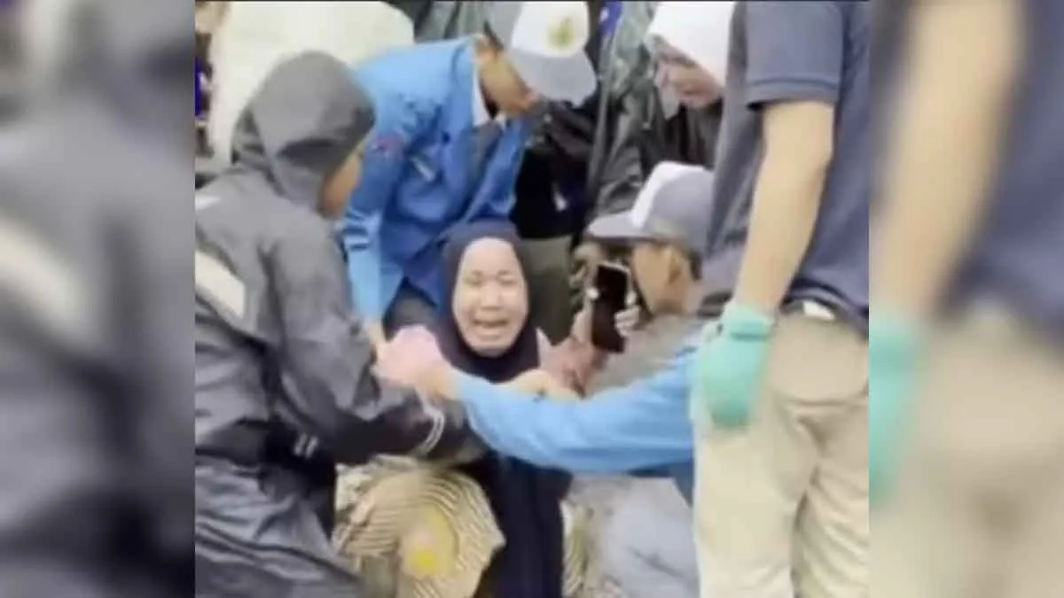 Mimpi Tertinggal di Aspal Matraman, Pelajar Tewas Akibat Jalan Rusak 2 ibu korban