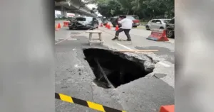Ada Kabel Tengangan Tinggi, Perbaikan Jalan Amblas Sholeh Iskandar Dihentikan 6 Ada Kabel Tengangan Tinggi, Perbaikan Jalan Amblas Sholeh Iskandar Dihentikan