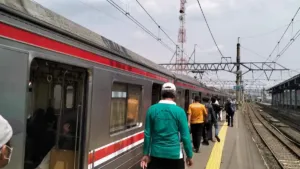 Kereta Rel Listrik Belum Nyaman, Insiden Pelecehan Seksual hingga Penumpang Pingsan Masih Terjadi