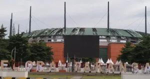 Angin Kencang Tiga Hari Terjang Bogor, Rumah Warga dan Atap Stadion Pakansari Rusak 7 Angin Kencang Tiga Hari Terjang Bogor, Rumah Warga dan Atap Stadion Pakansari Rusak