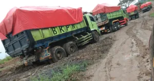 Kejaksaan Didesak Usut Tambang Ilegal di Parung Panjang, Potensi Kerugian Negara Rp49,4 Miliar 2 Kejaksaan Didesak Usut Tambang Ilegal di Parung Panjang, Potensi Kerugian Negara Rp49,4 Miliar
