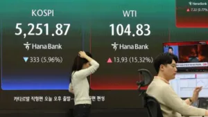 Bursa Saham Seoul Rontok Hampir 6 Persen, Harga Minyak di atas US$100 Picu Kepanikan Pasar 3 Bursa Saham Seoul Rontok Hampir 6 Persen, Harga Minyak di atas US$100 Picu Kepanikan Pasar