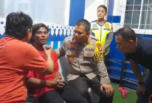 Detik-detik Dramatis di Bekasi: Pria Nyaris Bunuh Diri di JPO, Berhasil Diselamatkan 6 Detik-detik Dramatis di Bekasi: Pria Nyaris Bunuh Diri di JPO, Berhasil Diselamatkan