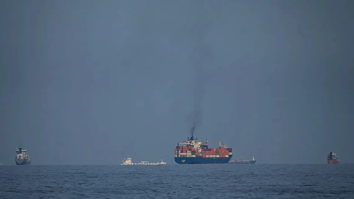 Iran Buka Jalur Bantuan Kemanusiaan Melalui Selat Hormuz di Tengah Serangan Nuklir Israel 1 Iran Buka Jalur Bantuan Kemanusiaan Melalui Selat Hormuz di Tengah Serangan Nuklir Israel