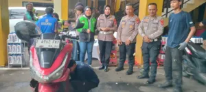 Ratusan Ojol Kamtibmas Dapat Layanan Gratis Ganti Oli dan Cakram Rem Serta Bingkisan Lebaran