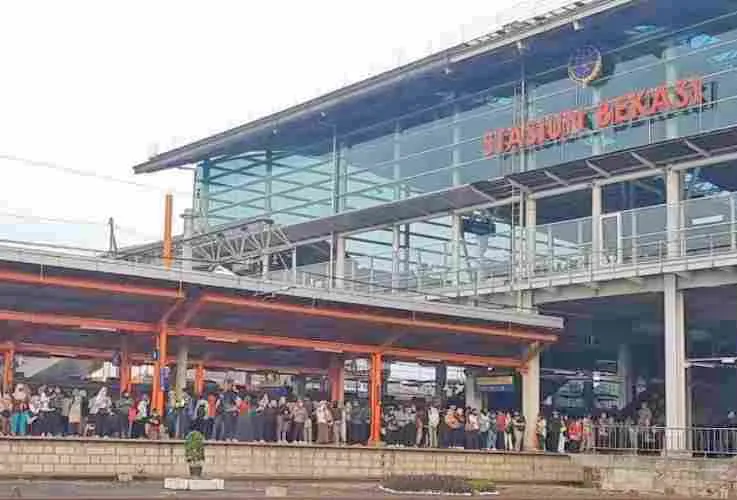 H-4 Lebaran, 4.719 Pemudik Berangkat dari Stasiun Bekasi Menuju Jawa 2 Lebaran2 1