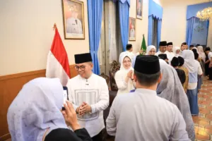 Yatim Piatu dan Duafa Rayakan Lebaran Bersama Gubernur Andra Soni 6 Yatim Piatu dan Duafa Rayakan Lebaran Bersama Gubernur Andra Soni