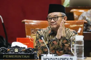 Mendikdasmen Tegaskan Belajar Mengajar Tetap Dilakukan di Sekolah 8 Mendikdasmen Tegaskan Belajar Mengajar Tetap Dilakukan di Sekolah