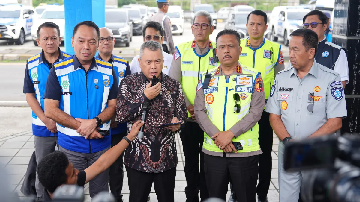 Menhub Buka "One Way" Tahap II Trans Jawa, Arus Balik Menuju Jakarta Memuncak 1 Menhub Buka “One Way” Tahap II Trans Jawa, Arus Balik Menuju Jakarta Memuncak