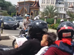 Pemudik Sepeda Motor Mulai Padati Jalur Puncak, Arus Lalu Lintas Masih Lancar 5 Pemudik Sepeda Motor Mulai Padati Jalur Puncak, Arus Lalu Lintas Masih Lancar
