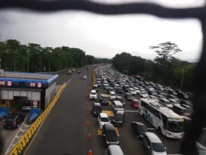 Arus Kendaraan ke Puncak Menurun 25 Persen pada H+4 Lebaran 2026