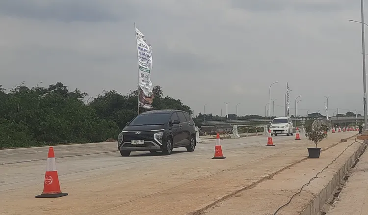 Hanya 1 Jam, Tol Japek Selatan Jalan Pintas Favorit Pemudik dari Bandung ke Jabodetabek. 1 Hanya 1 Jam, Tol Japek Selatan Jalan Pintas Favorit Pemudik dari Bandung ke Jabodetabek.