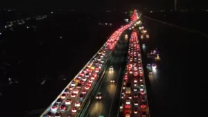 Tol MBZ Dibuka-Tutup! Arus Mudik Membludak ke Arah Cikampek