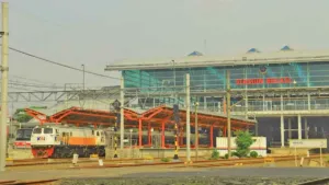 Arus Balik Lebaran Mulai Padat, 7.708 Pemudik Tiba di Stasiun Bekasi 4 Arus Balik Lebaran Mulai Padat, 7.708 Pemudik Tiba di Stasiun Bekasi
