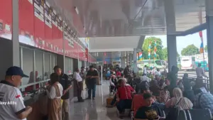 H+4 Lebaran, Terminal Kalideres Diserbu Pemudik, Ribuan Penumpang Tiba dalam Sehari