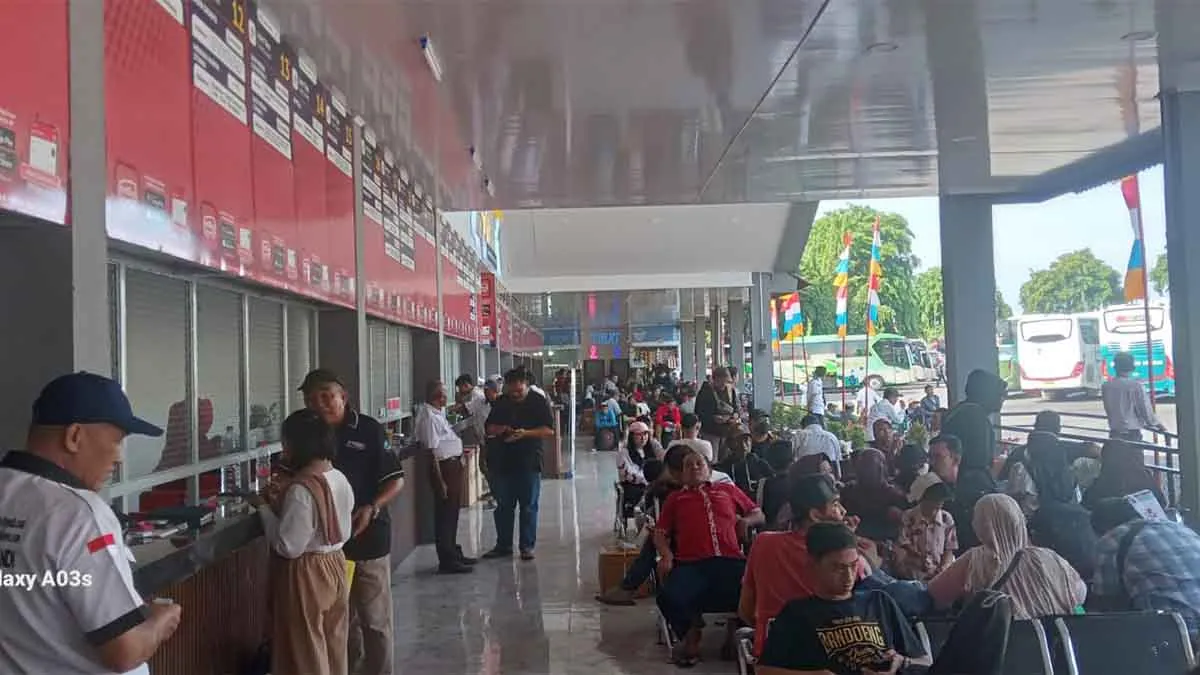 H+4 Lebaran, Terminal Kalideres Diserbu Pemudik, Ribuan Penumpang Tiba dalam Sehari 1 H+4 Lebaran, Terminal Kalideres Diserbu Pemudik, Ribuan Penumpang Tiba dalam Sehari