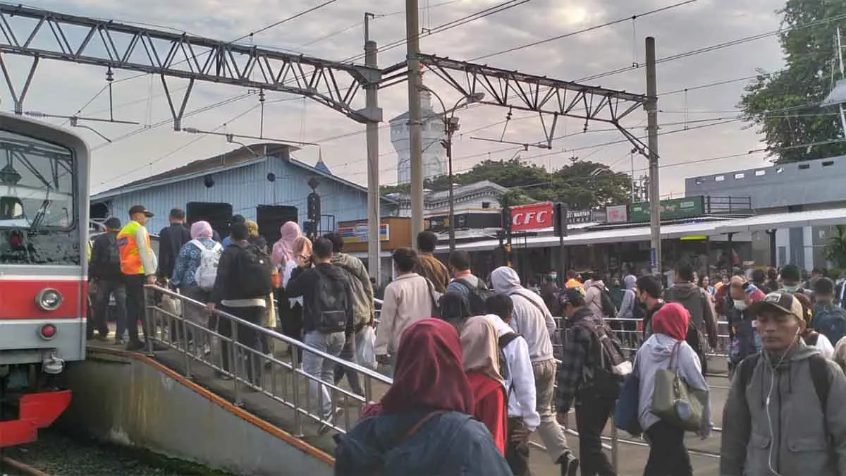 Libur Lebaran, Stasiun Bogor Diserbu 120 Ribu Penumpang per Hari 1 Libur Lebaran, Stasiun Bogor Diserbu 120 Ribu Penumpang per Hari