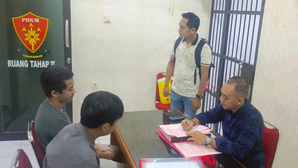 Kejari Depok Terima Pelimpahan Perkara Pengancaman ITE ke Sejumlah SMA 1 Kejari Depok Terima Pelimpahan Perkara Pengancaman ITE ke Sejumlah SMA
